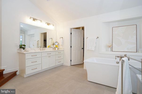 Bathroom, Dual Sink Vanities, Free Standing Baths, Interior