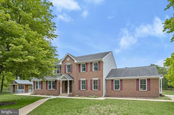 Exterior, Facade, Brick Facade, Georgian