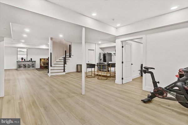 Fitness Equipment, Interior, Recessed Lighting, Wood Texture Flooring