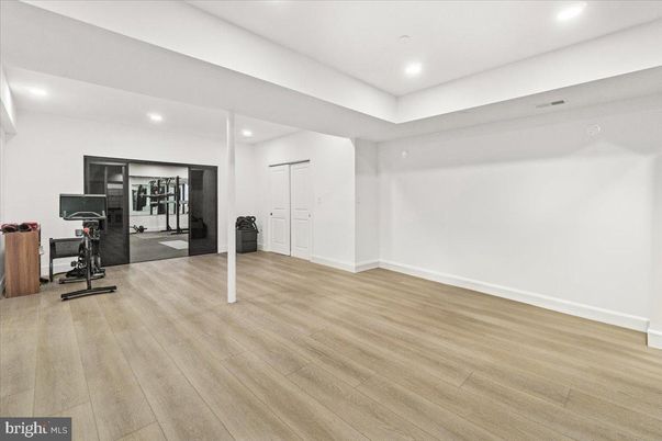 Fitness Equipment, Interior, Recessed Lighting, Wood Texture Flooring