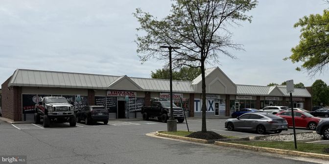 Exterior, Facade, None