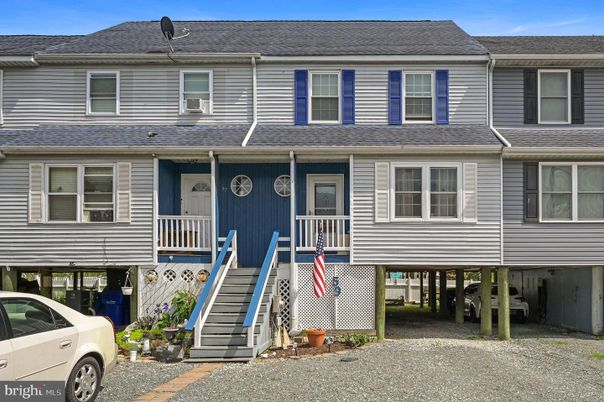 Exterior, Facade, Rowhouse