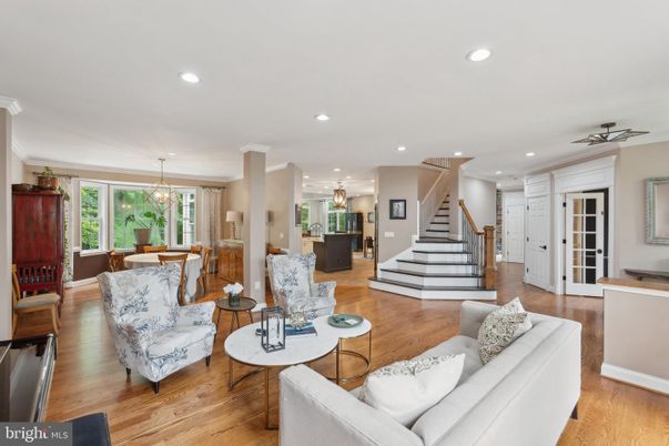 Chandelier, Dining room, Interior, Living room, Recessed Lighting, Wood Texture Flooring