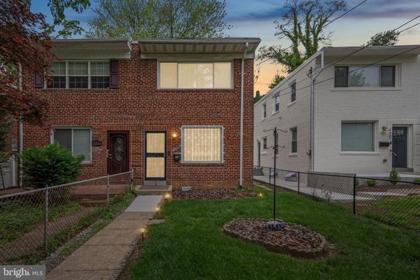 Exterior, Facade, Brick Facade, Rowhouse