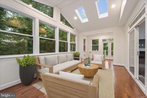 Interior, Living room, Recessed Lighting, Sun Room, Wood Texture Flooring