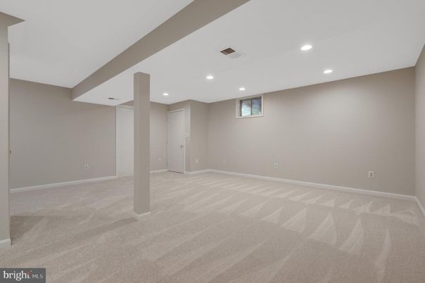 Empty room, Interior, Recessed Lighting