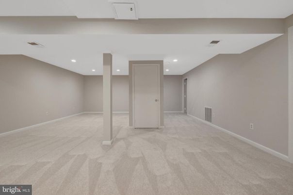 Empty room, Interior, Recessed Lighting