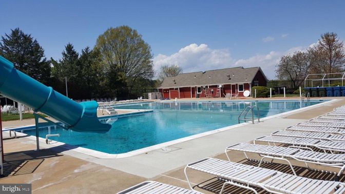 Exterior, Playground, Pool