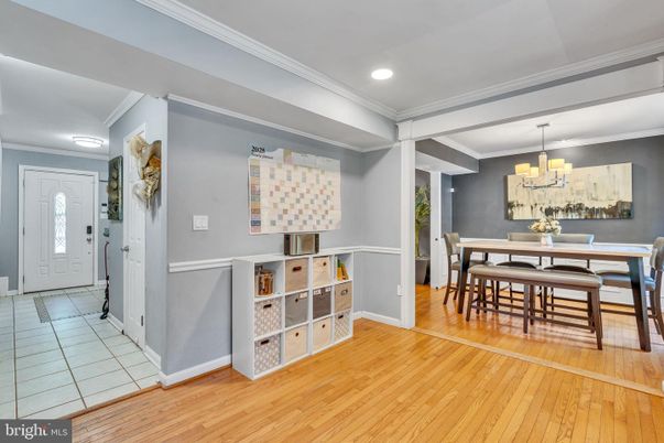 Chandelier, Dining room, Interior, Recessed Lighting, Wood Texture Flooring