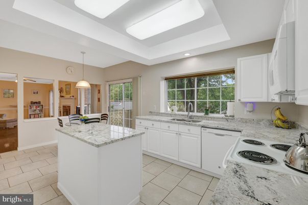 Dining room, Interior, Kitchen, Pendant Lights, Recessed Lighting, Stainless Steel Appliances
