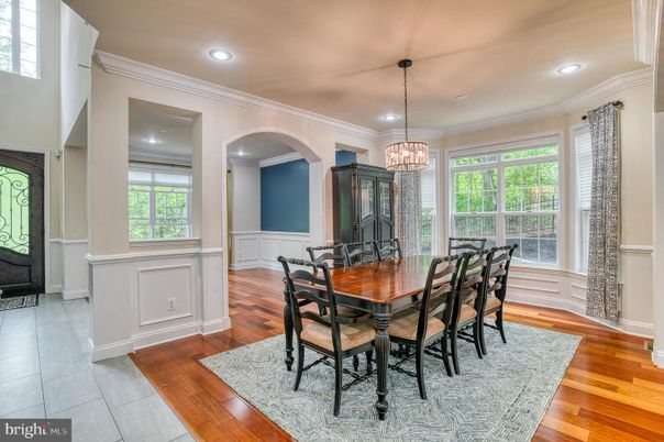 Chandelier, Dining room, Interior, Recessed Lighting, Wood Texture Flooring