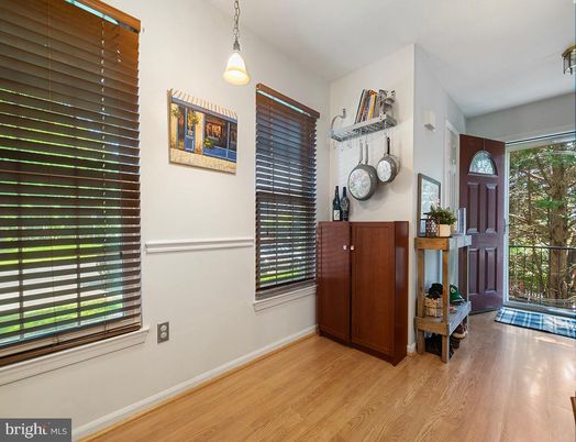 Interior, Pendant Lights, Wood Texture Flooring