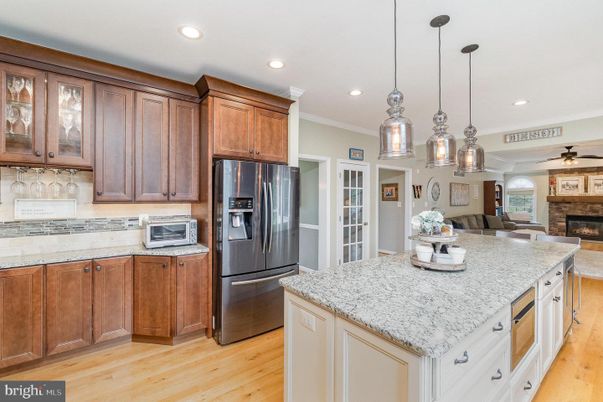 Fireplace, Interior, Kitchen, Pendant Lights, Recessed Lighting, Wood Texture Flooring