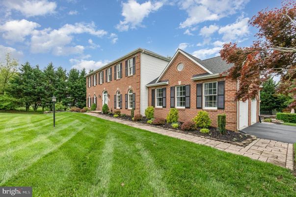 Backyard, Exterior, Facade, Brick Facade, Brick Traditional