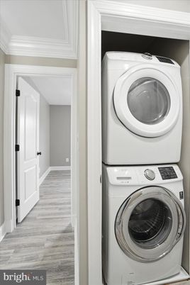 Interior, Utility Closets, Washer, Wood Texture Flooring