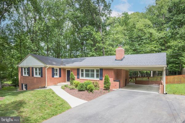 Exterior, Facade, Brick Facade, Cape Cod