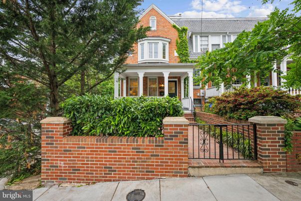 Exterior, Facade, Brick Facade, Queen Anne Victorian