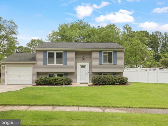 Attached, Exterior, Facade, Raised Ranch