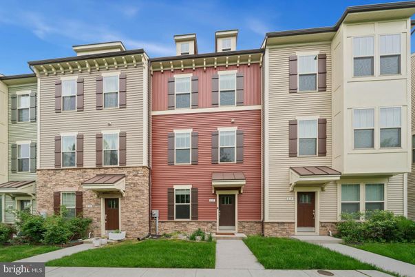 Exterior, Facade, Brick Facade, Rowhouse