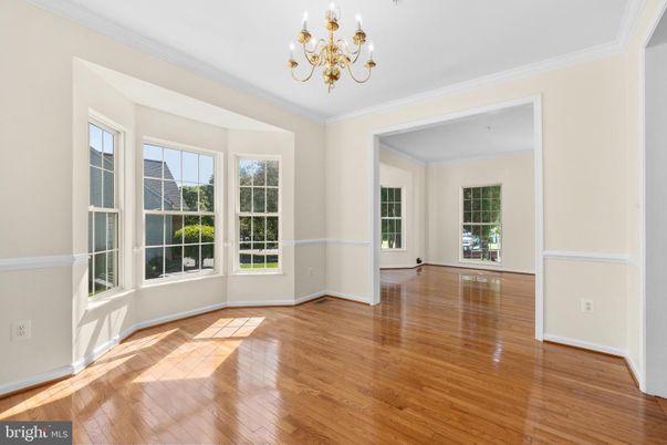 Chandelier, Empty room, Interior, Wood Texture Flooring
