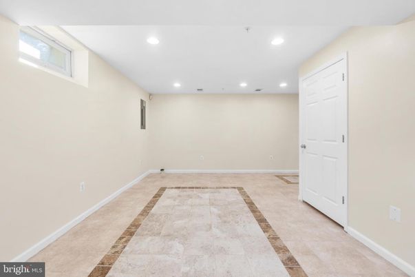 Empty room, Interior, Recessed Lighting