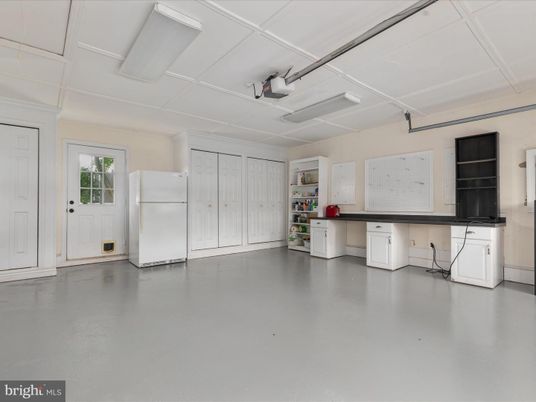 Garage, Interior
