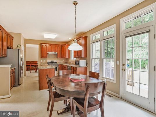 Dining room, Interior, Kitchen, Pendant Lights, Recessed Lighting, Stainless Steel Appliances