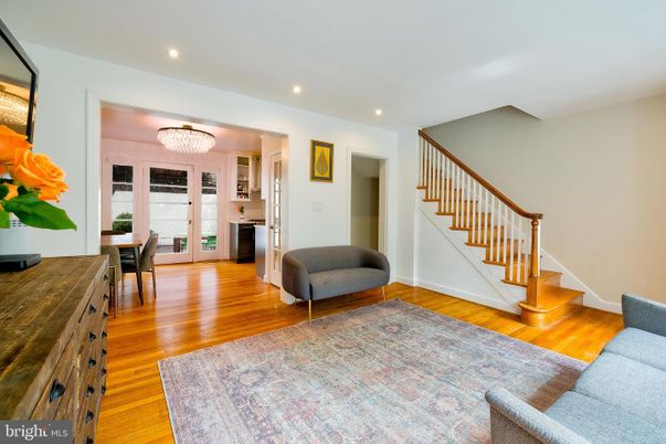 Chandelier, Dining room, Interior, Recessed Lighting, Wood Texture Flooring