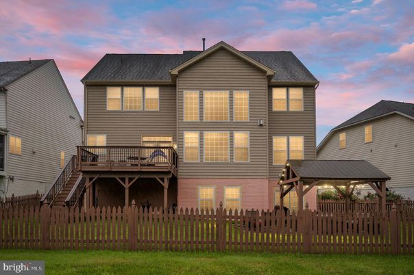 Exterior, Facade, Rowhouse