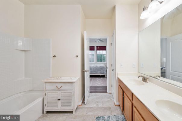 Bathroom, Bedroom, Dual Sink Vanities, Interior