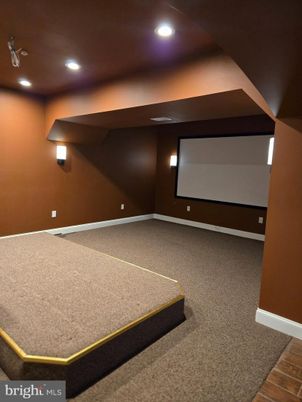 Empty room, Interior, Projection Screen, Recessed Lighting