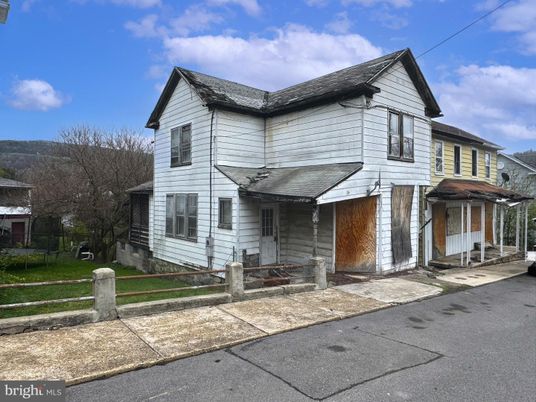 Exterior, Facade, Farmhouse