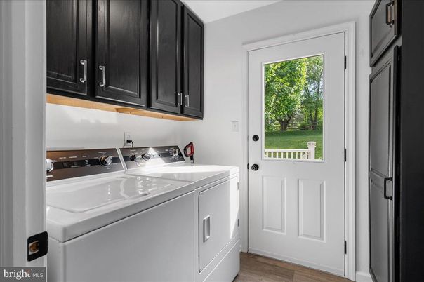 Interior, Washer, Wood Texture Flooring