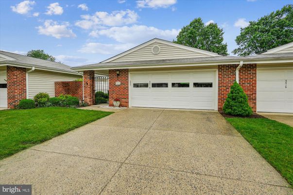 Attached, Exterior, Facade, Brick Facade, Ranch