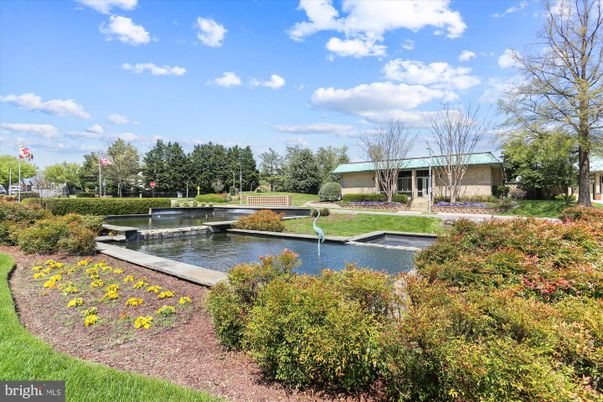 Exterior, Lake