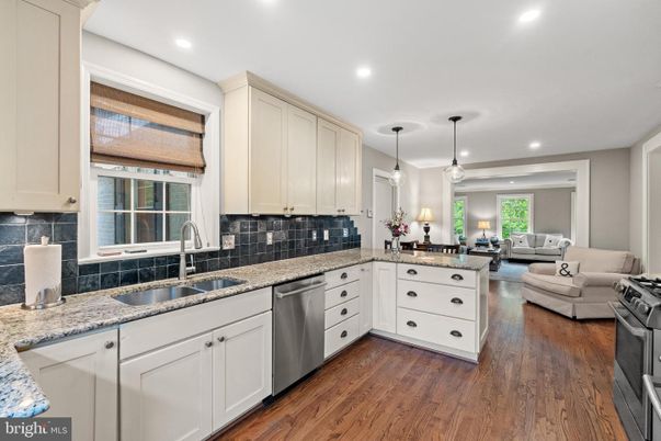 Interior, Kitchen, Living room, Pendant Lights, Recessed Lighting, Stainless Steel Appliances, Wood Texture Flooring