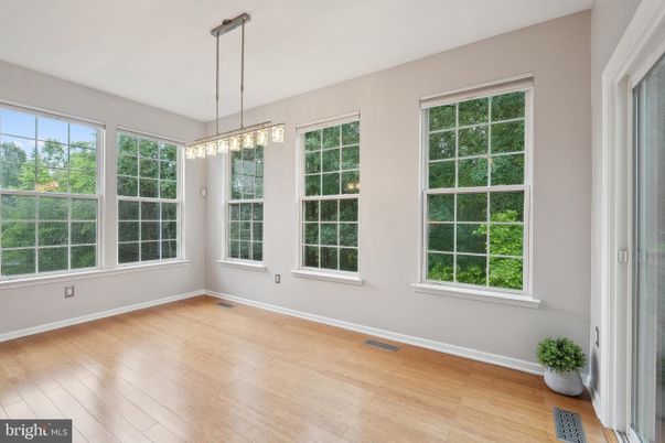 Empty room, Interior, Pendant Lights, Wood Texture Flooring