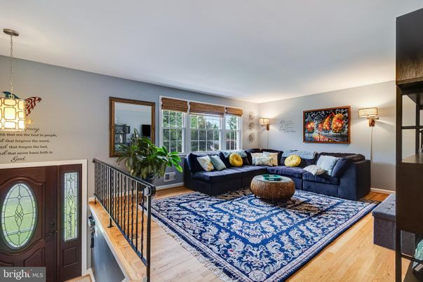 Interior, Living room, Pendant Lights, Wood Texture Flooring