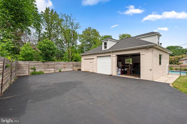 Detached Garage, Exterior