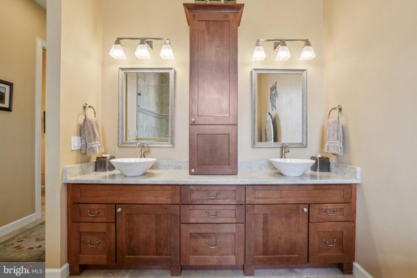 Bathroom, Dual Sink Vanities, Interior