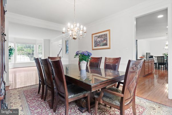 Chandelier, Dining room, Interior, Recessed Lighting, Wood Texture Flooring