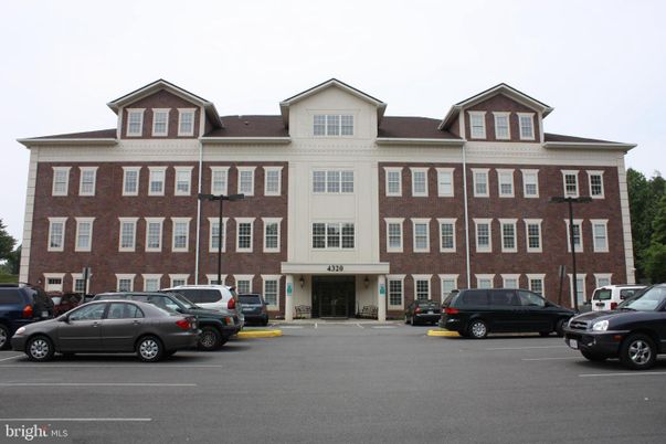 Exterior, Facade, Brick Facade, Georgian