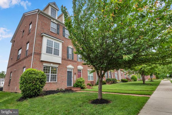 Exterior, Facade, Brick Facade, Rowhouse