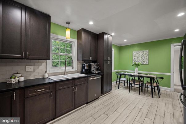 Dining room, Interior, Kitchen, Pendant Lights, Recessed Lighting, Wood Texture Flooring