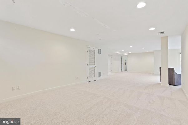 Empty room, Interior, Recessed Lighting