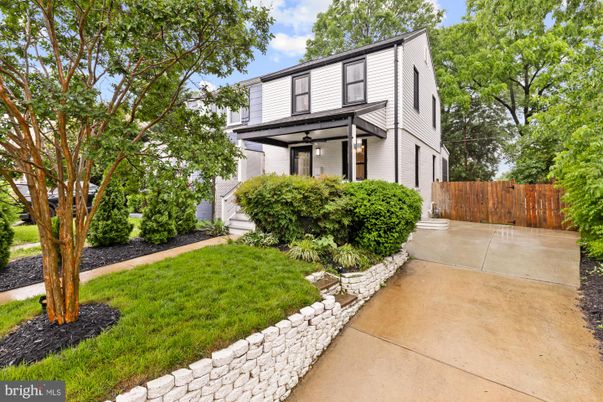 Backyard, Exterior, Facade, American Foursquare