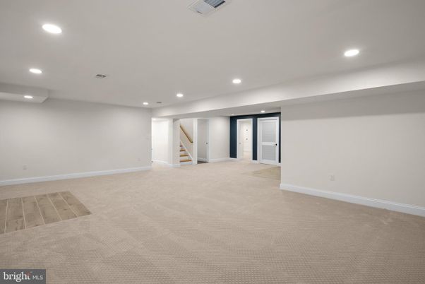 Empty room, Interior, Recessed Lighting