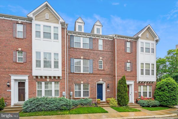 Exterior, Facade, Brick Facade, Rowhouse