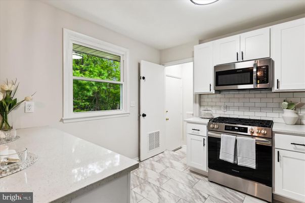Interior, Kitchen, Marble, Stainless Steel Appliances