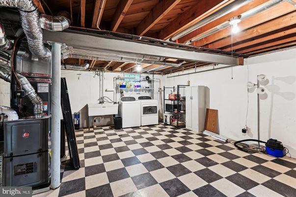 Garage, Interior, Washer, Wooden Beams, Wooden Ceilings